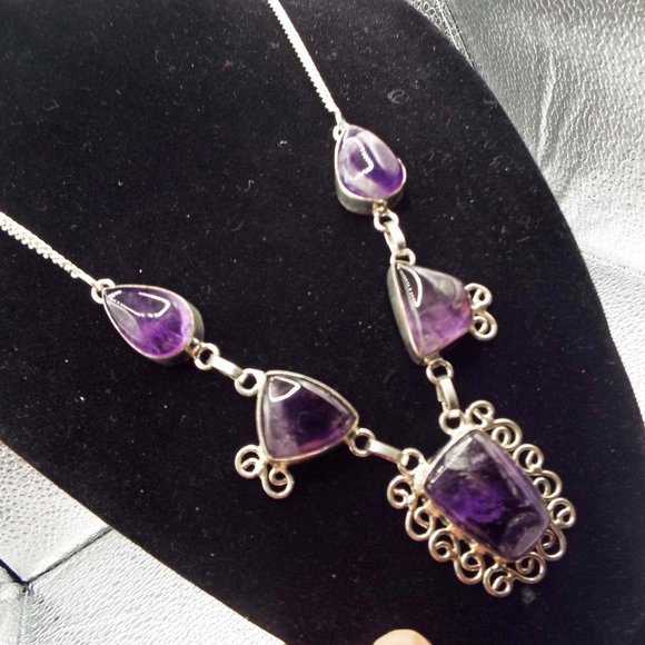 Elegant Purple Silver Necklace - Picture 2 of 3
